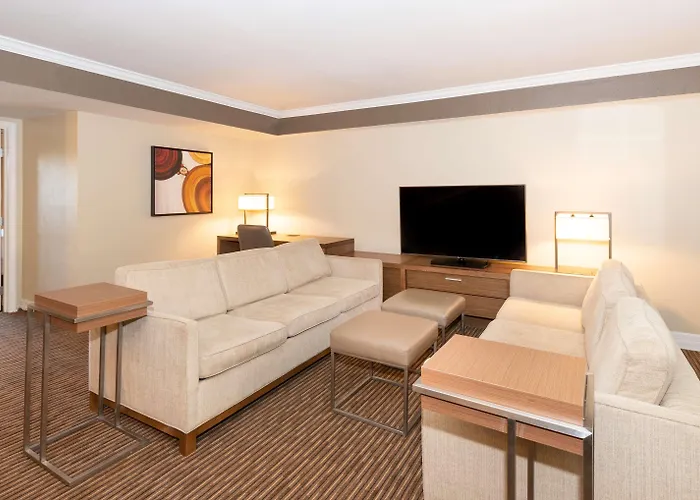 Hilton At The Peak 4*